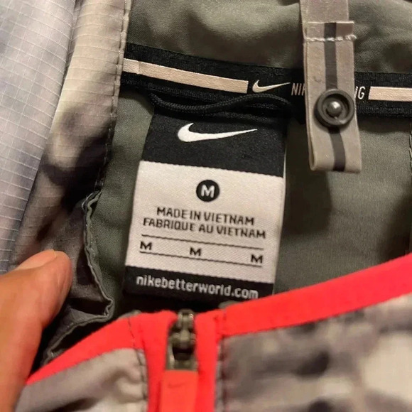 WOMEN S NIKE PRINTED TRAIL KIGER PACKABLE RUNNING ATHLETIC JACKET - Picture 7 of 12